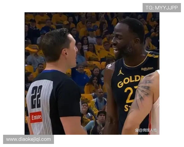 追梦格林被撞倒后拉拽脚踝领技术犯规